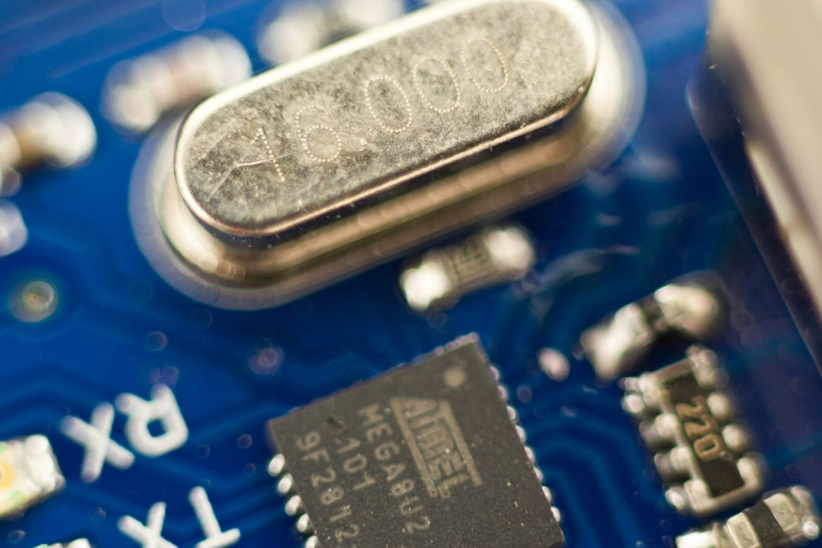 Variáveis Unsigned em C e Arduino 1 blue circuit board
